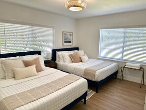 2 bedrooms, desk, iron/ironing board, free WiFi - Sunset Cottage with Dockage! (Tavernier)