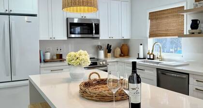 Sunset Cottage with Dockage!