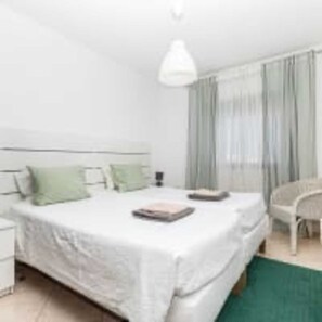 2 Schlafzimmer, Bügeleisen/Bügelbrett, Bettwäsche, Rollstuhlgeeignet
