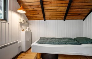4 bedrooms, free WiFi - Pet friendly home in Vesløs with WiFi (Vesløs)