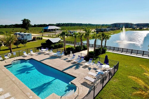 GATED RESORT- Premium RV Campsite #81 🩱🛝🏓-Near OWA🎢& Beaches 🌊🌴🏖️!