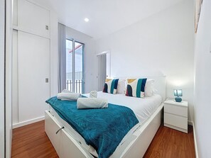 Tabla de planchar con plancha, cuna de viaje y wifi gratis 