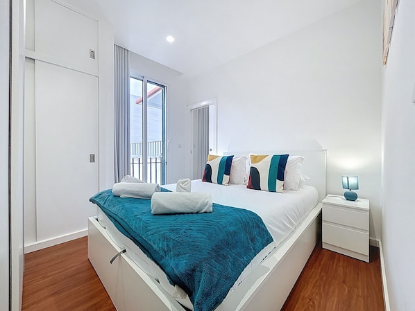 Iron/ironing board, travel crib, free WiFi, bed sheets