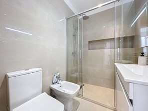 Shower, hair dryer, towels, toilet paper