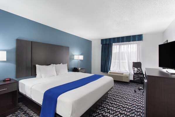 Standard Suite | Desk, free WiFi - University Inn and Suites' (Charlotte)