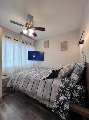 1 bedroom, WiFi, bed sheets - Cheerful 1B1B Home w/ a Full Kitchen Gated Parking (Rosemead)