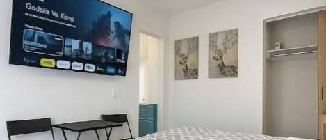 1 habitación, wifi y ropa de cama