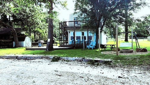 Lakeside Cabin With Your Own Personal Sandy Beach and Expansive Lake View