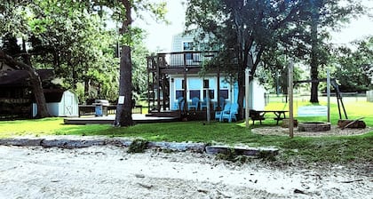 Lakeside Cabin With Your Own Personal Sandy Beach and Expansive Lake View