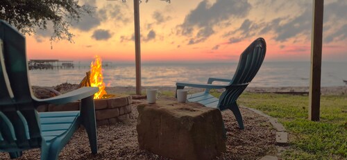Lakeside Cabin With Your Own Personal Sandy Beach and Expansive Lake View