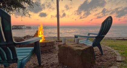 Lakeside Cabin With Your Own Personal Sandy Beach and Expansive Lake View