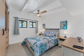 3 bedrooms, iron/ironing board, travel cot, WiFi - Charming spacious 3-bedroom house walking minutes from Siesta Key Beach (Siesta Key)