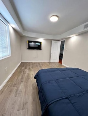 1 bedroom, WiFi, bed sheets - Snug Fresh 1B1B House with No-Cost Parking E (Baldwin Park)
