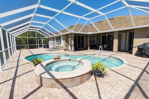 Beautiful Marco Island Home, Heated Private Pool, Steps to Tigertail Beach, Huge Private Yard!