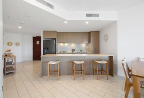 Căn hộ, 2 phòng ngủ, quang cảnh công viên | Bếp riêng | Ấm điện, lò nướng bánh mì, dụng cụ nấu nướng/bát dĩa/dao nĩa 