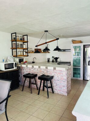 冰箱、微波炉、烤箱、炉灶