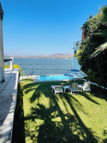 Casa Alfenapa lakeside and pet friendly