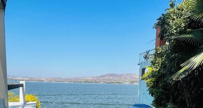 Casa Alfenapa lakeside and pet friendly