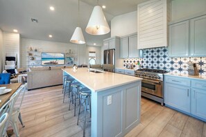 House (4 Bedrooms) | Interior - Luxury 4bdr Beach Retreat w/ Private Pool Walk to Dining + Shops Shore Thang (Port Aransas)