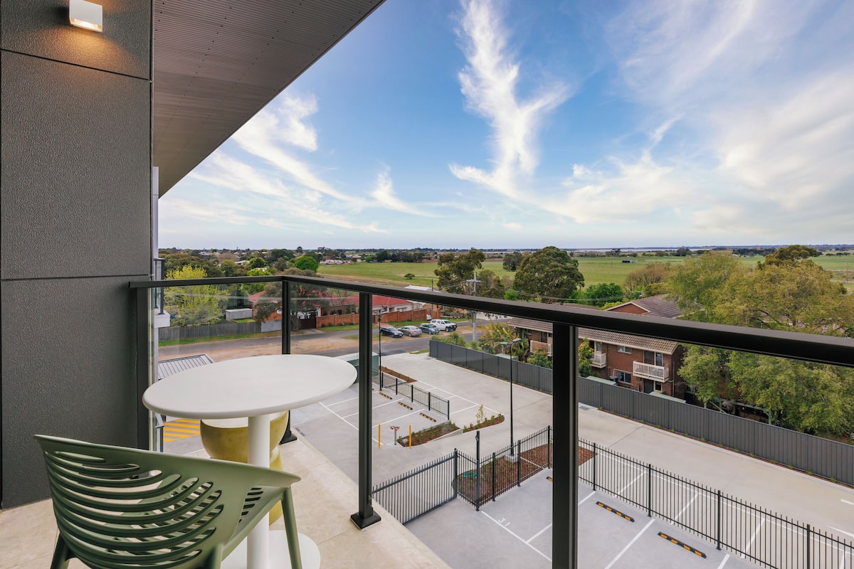 2 bedrooms, premium bedding, memory foam beds, in-room safe