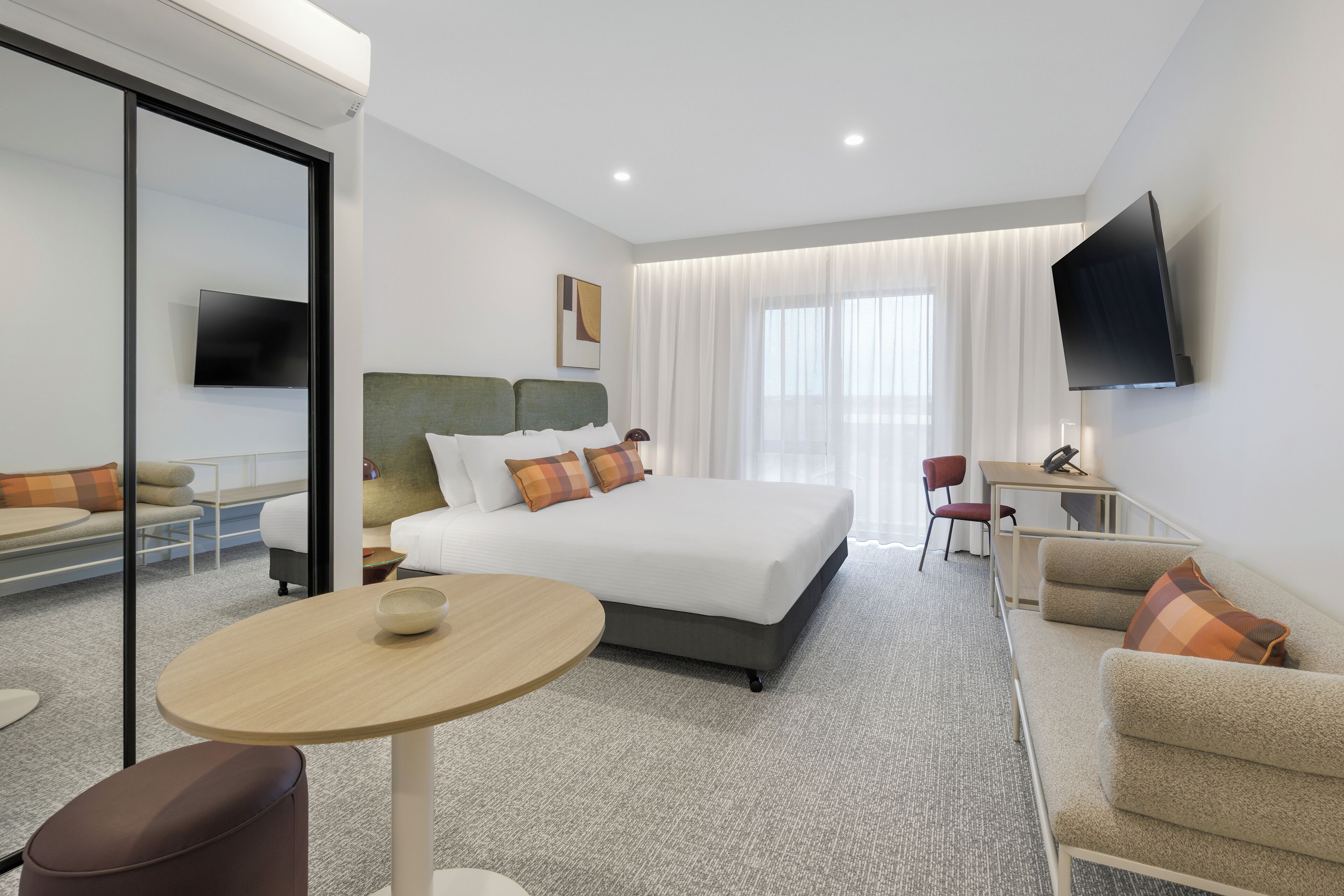 開放式客房 | 高級寢具、記憶床墊、客房內保險箱、書桌