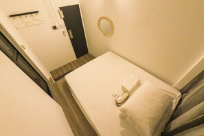 Signature Double Room, 1 Queen Bed | Free WiFi, bed sheets - Blanc Inn (Singapore)