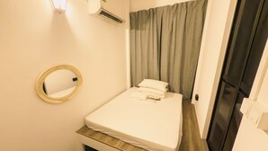 Signature Double Room, 1 Queen Bed - Blanc Inn (Singapore)
