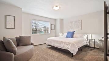 3 bedrooms, iron/ironing board, free WiFi, bed sheets