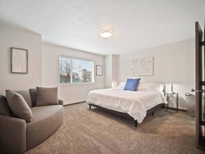 3 bedrooms, iron/ironing board, free WiFi, bed sheets