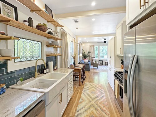 Riverwalk Mill Cottage - Southern Charm Stay