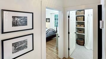 2 chambres, fer et planche à repasser, Wi-Fi, draps fournis