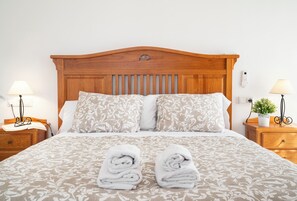 4 habitaciones, tabla de planchar con plancha y cuna de viaje 