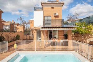 Pool - Casa Vega in Granada: Peaceful Family Oasis with Pool for 8 Guests. (Huétor Vega)