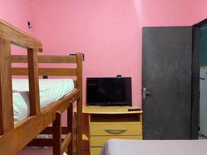 2 slaapkamers, een strijkplank/strijkijzer, wifi, beddengoed