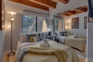 2 chambres, fer et planche à repasser, Wi-Fi, draps fournis