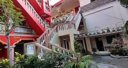 CORALYN'S PLACE FAMILY of 5 with private toilet and kitchenette