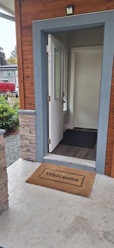 Happy Zone Suite  -  Sleeps 4.  Complimentary Snacks & Drinks!