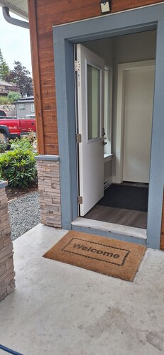 Happy Zone Suite with AC -  Sleeps 4.  Free Welcome Drinks and Snacks !