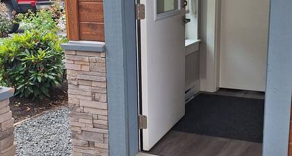 Happy Zone Suite with AC - Sleeps 4. Free Welcome Drinks and Snacks !
