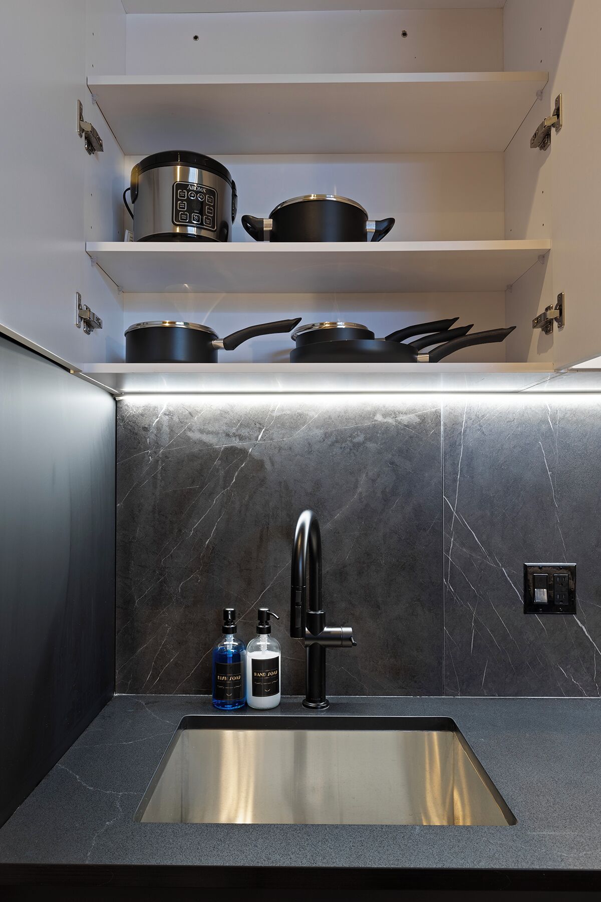 冰箱、微波炉、烤箱、炉灶