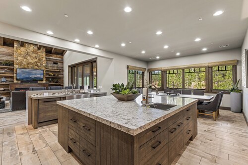 Famous Pine Canyon Golf Course Access!  Luxury Mountain Retreat