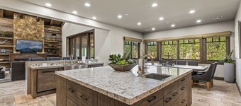 Famous Pine Canyon Golf Course Access! Luxury Mountain Retreat