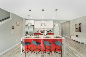 Fridge, microwave, oven, stovetop - Cozy home in the best location of orlando (Kissimmee)