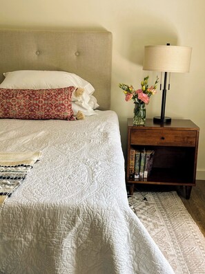 2 bedrooms, desk, iron/ironing board, WiFi