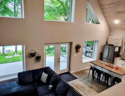 Sunrise Chalet on Potato Lake - Water Front - Dock - Game Room - Hot Tub