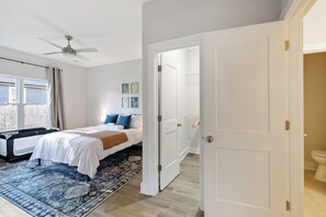 6 Schlafzimmer, Schreibtisch, Reisekinderbett, WLAN