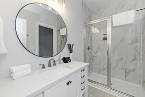 Shower, hair dryer, towels, soap - Modern Oasis Full Duplex 6 Bed 4.2 Bath, Walk to DT (Kannapolis)