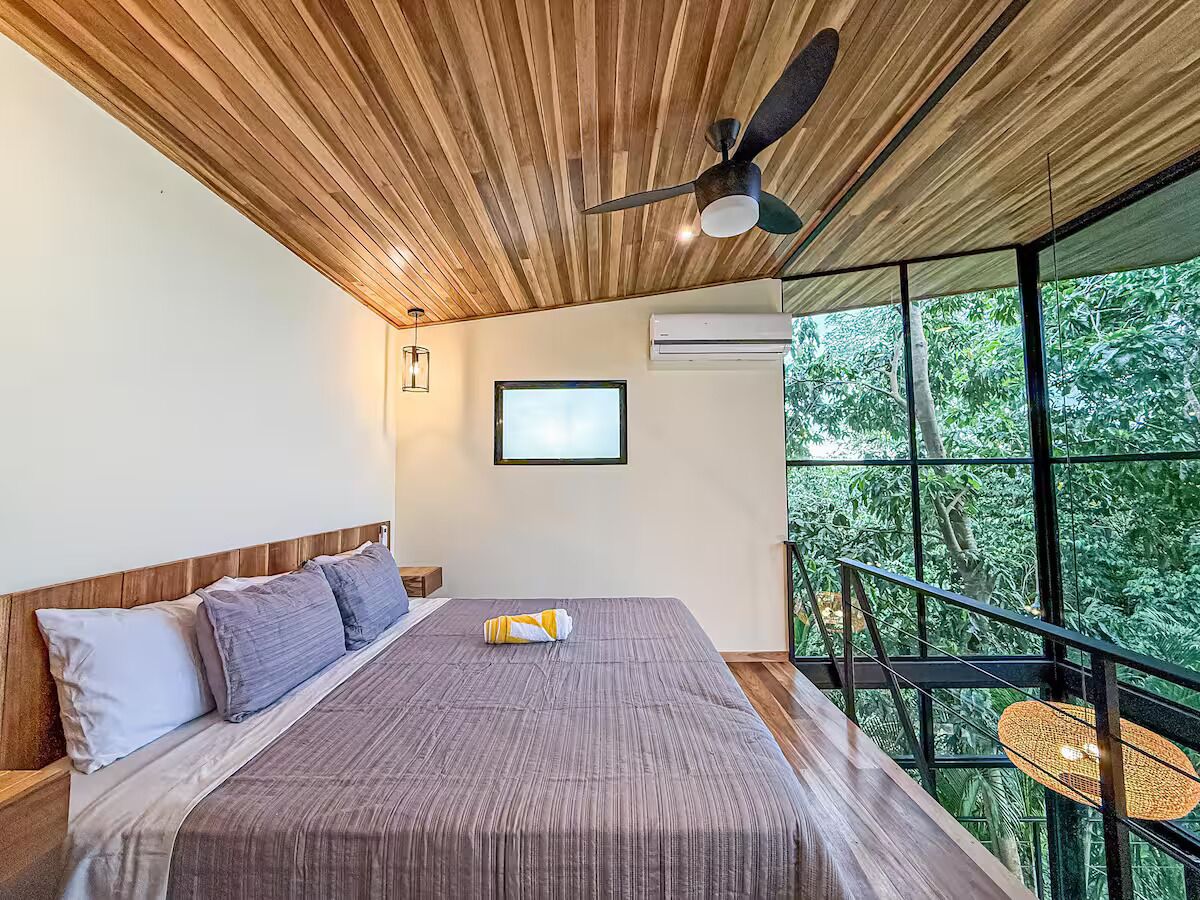 1 bedroom, desk, WiFi, bed sheets