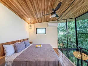 1 bedroom, desk, WiFi, bed sheets