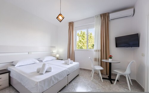 Stylish Studio With Scenic Gardens Golem